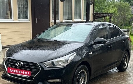 Hyundai Solaris II рестайлинг, 2018 год, 1 000 000 рублей, 3 фотография