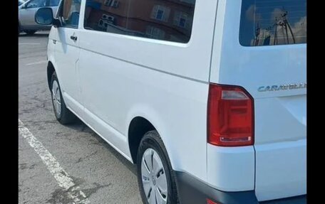 Volkswagen Caravelle T6 рестайлинг, 2016 год, 2 380 000 рублей, 6 фотография