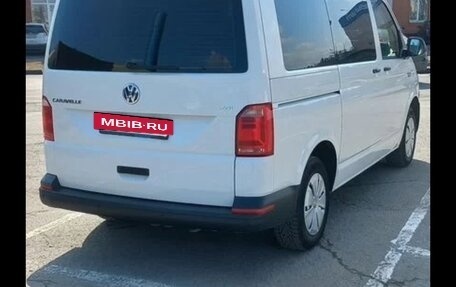 Volkswagen Caravelle T6 рестайлинг, 2016 год, 2 380 000 рублей, 5 фотография