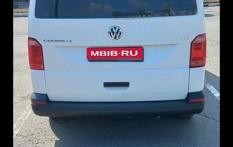 Volkswagen Caravelle T6 рестайлинг, 2016 год, 2 380 000 рублей, 4 фотография