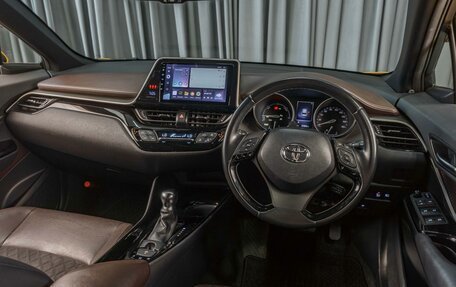 Toyota C-HR I рестайлинг, 2018 год, 1 949 000 рублей, 14 фотография