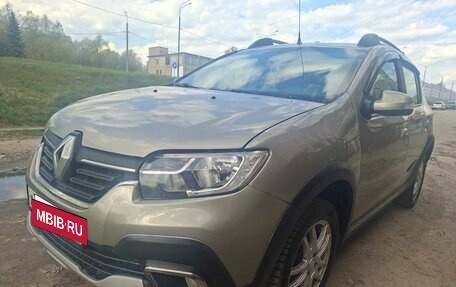 Renault Sandero II рестайлинг, 2019 год, 835 000 рублей, 2 фотография