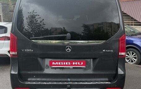 Mercedes-Benz V-Класс, 2019 год, 6 150 000 рублей, 2 фотография
