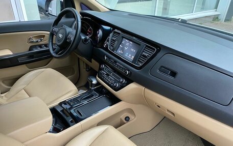 KIA Carnival III, 2017 год, 2 359 000 рублей, 7 фотография