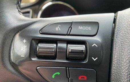 KIA Carnival III, 2017 год, 2 359 000 рублей, 25 фотография