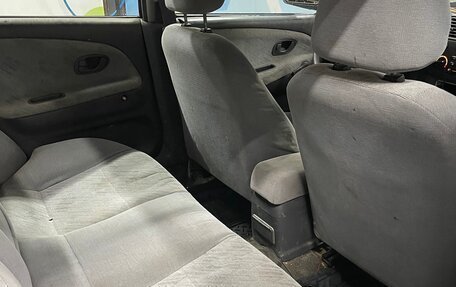 Mitsubishi Mirage VI рестайлинг, 2001 год, 60 000 рублей, 8 фотография