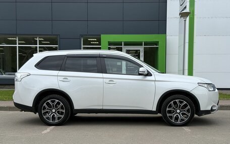 Mitsubishi Outlander III рестайлинг 3, 2014 год, 1 350 000 рублей, 4 фотография