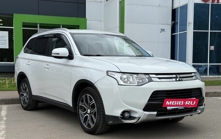 Mitsubishi Outlander III рестайлинг 3, 2014 год, 1 350 000 рублей, 3 фотография