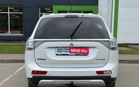 Mitsubishi Outlander III рестайлинг 3, 2014 год, 1 350 000 рублей, 6 фотография
