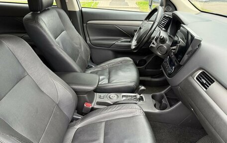 Mitsubishi Outlander III рестайлинг 3, 2014 год, 1 350 000 рублей, 9 фотография