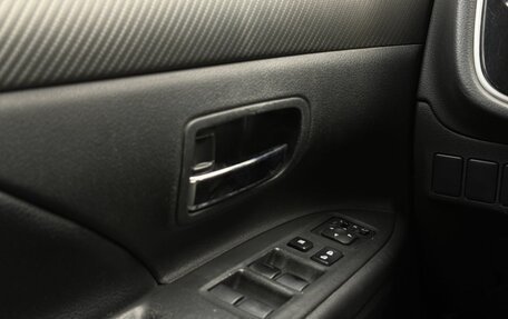 Mitsubishi Outlander III рестайлинг 3, 2014 год, 1 350 000 рублей, 15 фотография