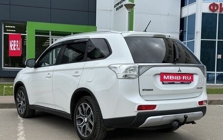 Mitsubishi Outlander III рестайлинг 3, 2014 год, 1 350 000 рублей, 7 фотография