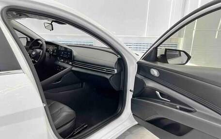 Hyundai Elantra, 2023 год, 1 550 000 рублей, 6 фотография