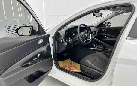 Hyundai Elantra, 2023 год, 1 550 000 рублей, 10 фотография