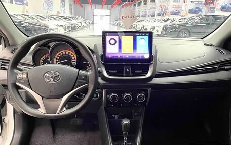 Toyota Yaris XP150 рестайлинг, 2022 год, 1 240 000 рублей, 2 фотография
