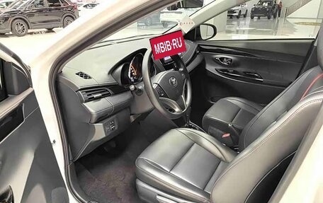 Toyota Yaris XP150 рестайлинг, 2022 год, 1 240 000 рублей, 4 фотография