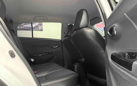 Toyota Yaris XP150 рестайлинг, 2022 год, 1 240 000 рублей, 12 фотография