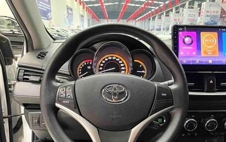 Toyota Yaris XP150 рестайлинг, 2022 год, 1 240 000 рублей, 10 фотография