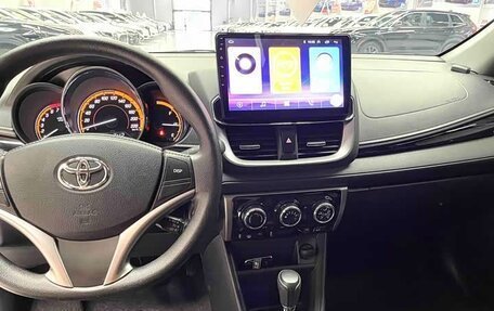 Toyota Yaris XP150 рестайлинг, 2022 год, 1 240 000 рублей, 13 фотография