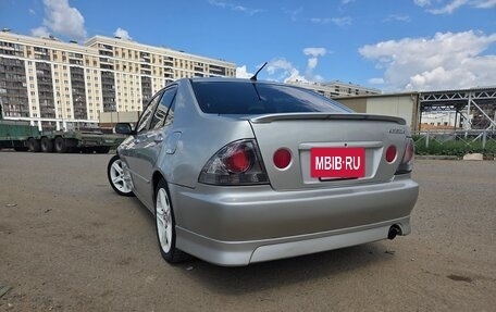 Toyota Altezza, 2003 год, 800 000 рублей, 10 фотография