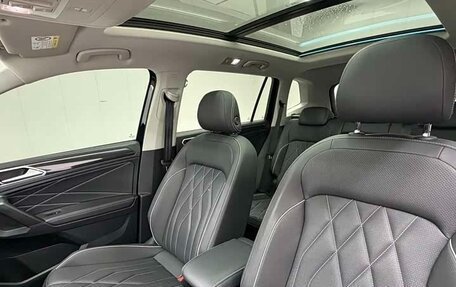 Volkswagen Tiguan II, 2023 год, 2 450 000 рублей, 13 фотография