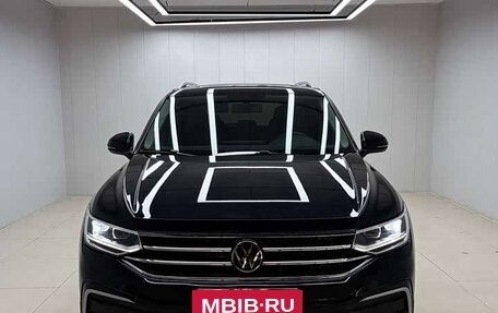 Volkswagen Tiguan II, 2023 год, 2 450 000 рублей, 4 фотография