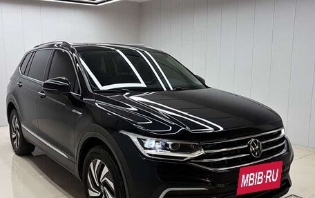 Volkswagen Tiguan II, 2023 год, 2 450 000 рублей, 2 фотография