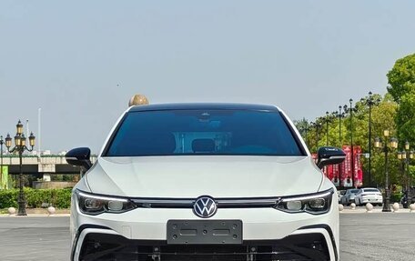 Volkswagen Golf VIII, 2023 год, 1 800 000 рублей, 2 фотография