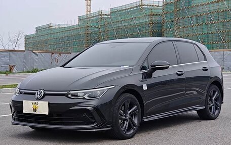 Volkswagen Golf VIII, 2023 год, 1 740 000 рублей, 1 фотография