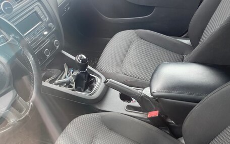 Volkswagen Jetta VI, 2012 год, 800 000 рублей, 7 фотография