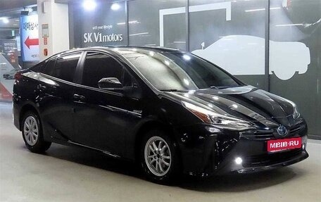 Toyota Prius IV XW50, 2022 год, 1 915 000 рублей, 1 фотография