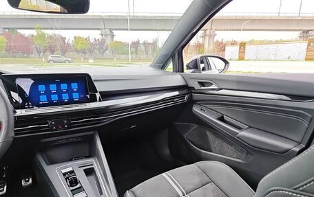 Volkswagen Golf VIII, 2023 год, 1 740 000 рублей, 8 фотография