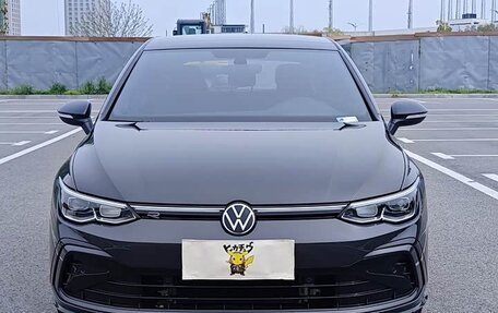 Volkswagen Golf VIII, 2023 год, 1 740 000 рублей, 2 фотография