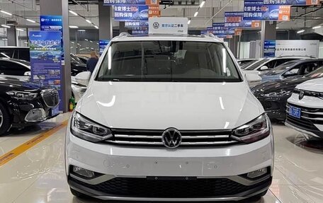 Volkswagen Touran III, 2021 год, 1 211 000 рублей, 2 фотография