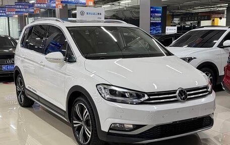 Volkswagen Touran III, 2021 год, 1 211 000 рублей, 3 фотография
