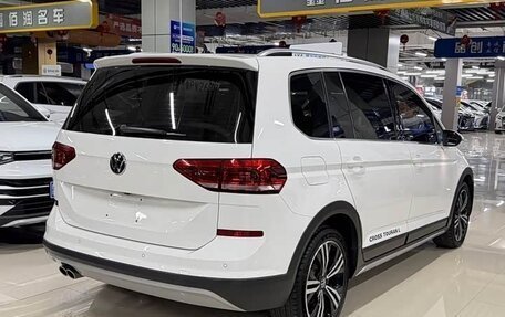 Volkswagen Touran III, 2021 год, 1 211 000 рублей, 6 фотография