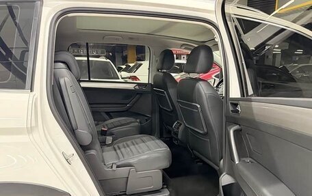 Volkswagen Touran III, 2021 год, 1 211 000 рублей, 13 фотография