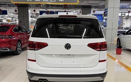 Volkswagen Touran III, 2021 год, 1 211 000 рублей, 7 фотография