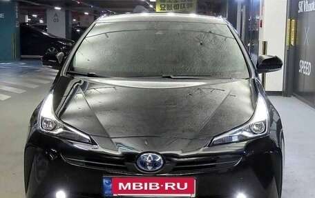 Toyota Prius IV XW50, 2022 год, 1 915 000 рублей, 2 фотография