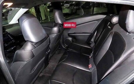 Toyota Prius IV XW50, 2022 год, 1 915 000 рублей, 7 фотография