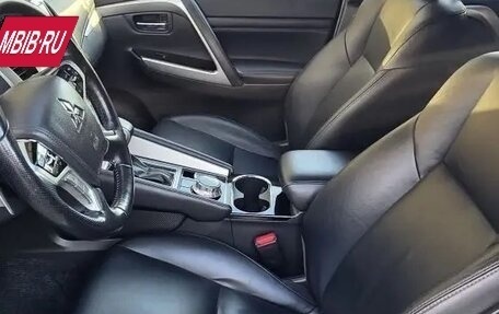 Mitsubishi Pajero Sport III рестайлинг, 2021 год, 4 400 000 рублей, 2 фотография
