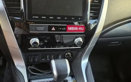 Mitsubishi Pajero Sport III рестайлинг, 2021 год, 4 400 000 рублей, 9 фотография