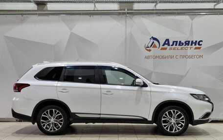Mitsubishi Outlander III рестайлинг 3, 2018 год, 1 800 000 рублей, 2 фотография