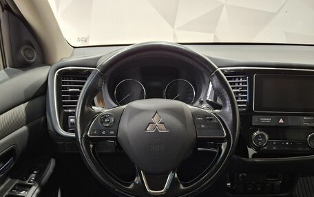 Mitsubishi Outlander III рестайлинг 3, 2018 год, 1 800 000 рублей, 10 фотография