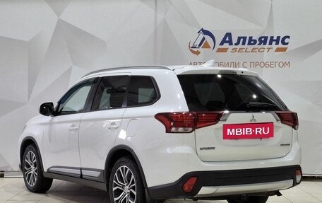 Mitsubishi Outlander III рестайлинг 3, 2018 год, 1 800 000 рублей, 5 фотография