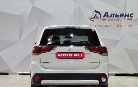 Mitsubishi Outlander III рестайлинг 3, 2018 год, 1 800 000 рублей, 4 фотография