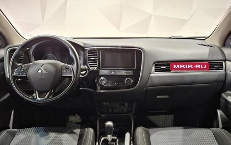 Mitsubishi Outlander III рестайлинг 3, 2018 год, 1 800 000 рублей, 9 фотография
