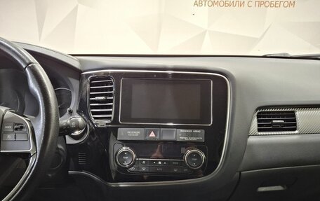Mitsubishi Outlander III рестайлинг 3, 2018 год, 1 800 000 рублей, 13 фотография