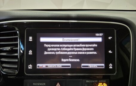 Mitsubishi Outlander III рестайлинг 3, 2018 год, 1 800 000 рублей, 14 фотография