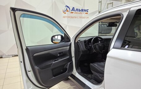 Mitsubishi Outlander III рестайлинг 3, 2018 год, 1 800 000 рублей, 26 фотография
